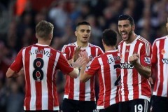 曼市德比失利：内维尔的无感反思与曼联的未来危机